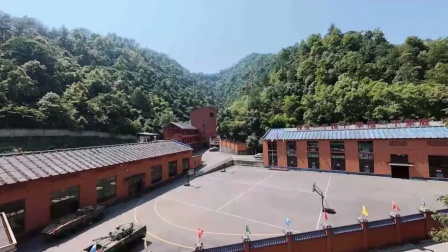 18岁女孩失联定位在深山教育基地，男友苦寻多日，女孩：自愿的